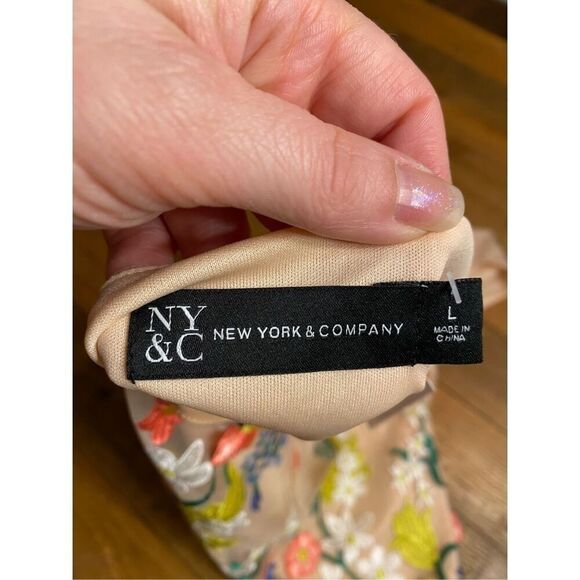 NY&CO New York company Large NWT Sleeveless Halter Neck Embroidered Tank floral - Picture 7 of 9